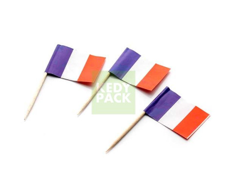 Pic en bois avec petits drapeaux